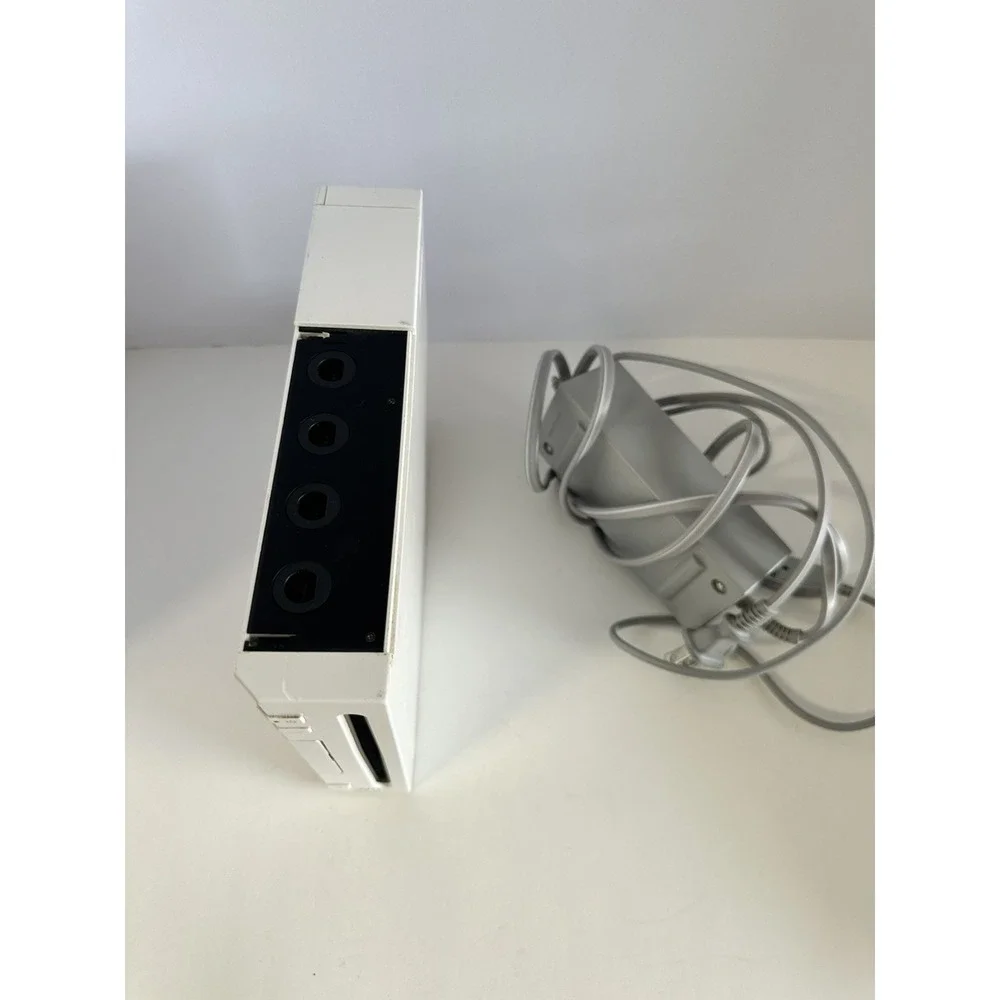 Nintendo Wii Console White RVL-001 GameCube Compatible System with AC Adapter